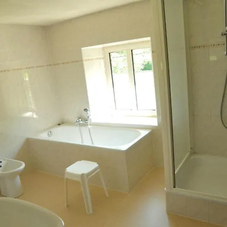 Renovated Farmhouse, Completely Furnished For Groups Of Up To 32 People Ferienhaus