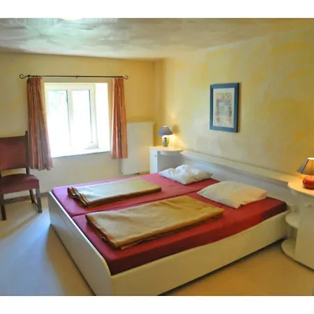 Renovated Farmhouse, Completely Furnished For Groups Of Up To 32 People